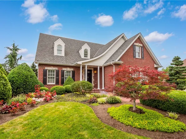 1005 Skyline Dr, Canonsburg, PA 15317
