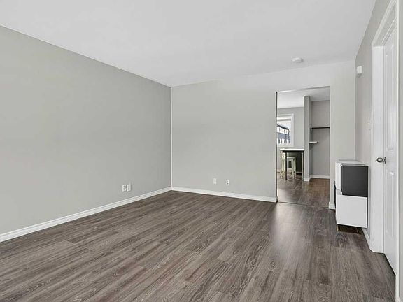 5th image of 2211 E 19th St NE #303