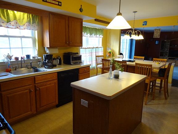 5th image of 77 Kelsey Dr