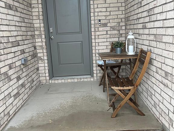 3rd image of 8613 Horseshoe Hill Ct