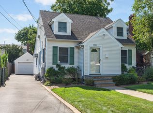 2636 Yorktown St, Oceanside, NY 11572