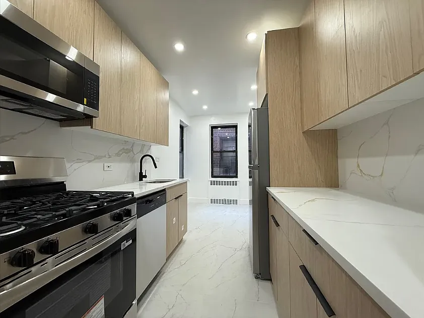 10850 71st Ave — Photo 2