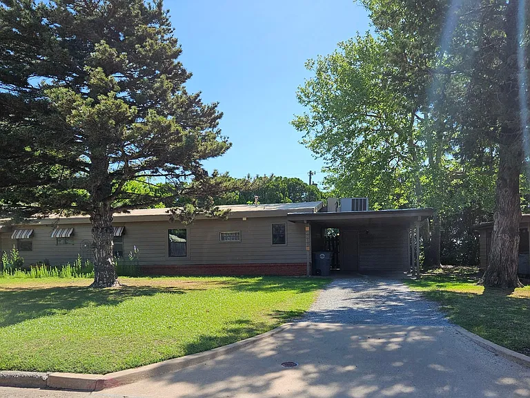 2813 NW Morningside Dr — Photo 1