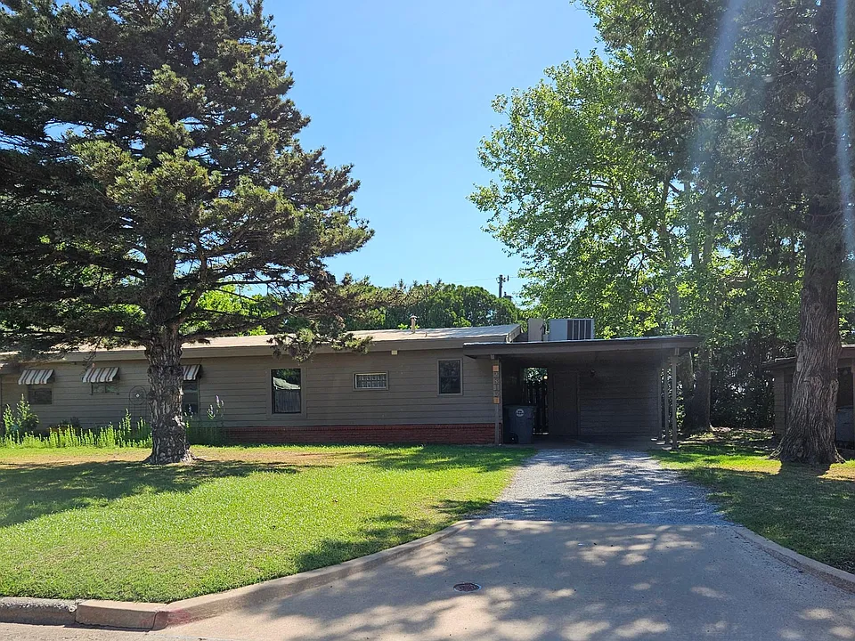 2813 NW Morningside Dr