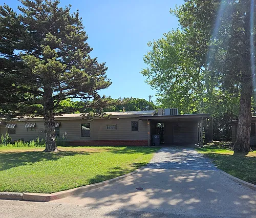 2813 NW Morningside Dr Photo 1