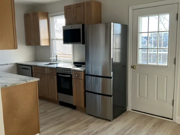 33 Dean Ave, Franklin, MA 02038