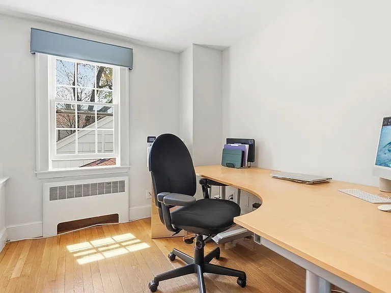 57 Douglas Rd — Photo 18