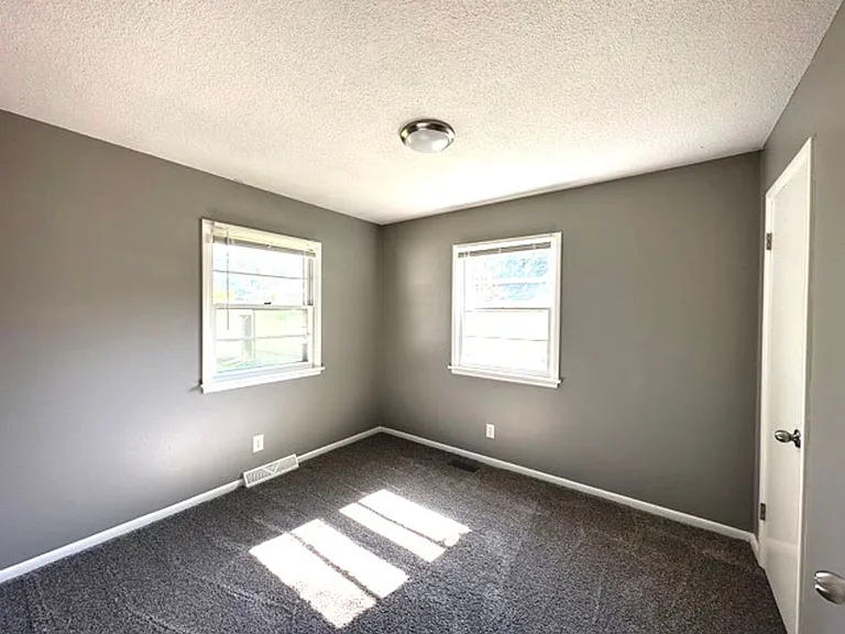 1318 SW Lynn Dr — Photo 11