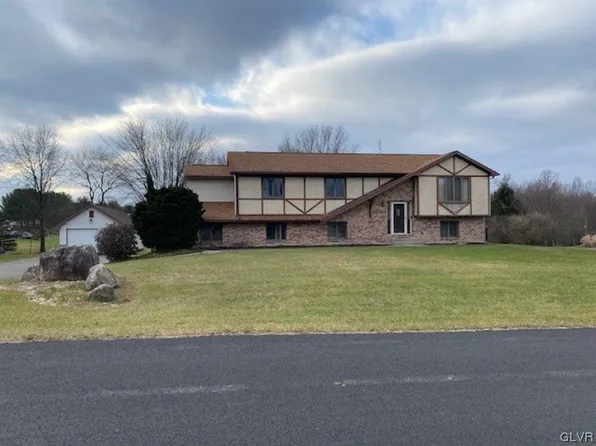 7042 Birchwood Dr, Slatington, PA 18080
