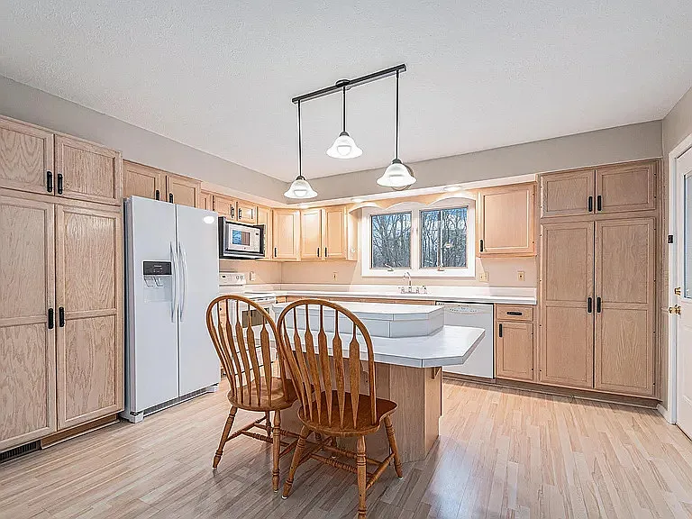 3 bed, 1832 sqft, $950 — Photo 3