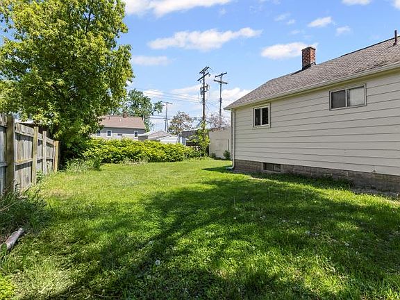 5th image of 924 Premont Ave