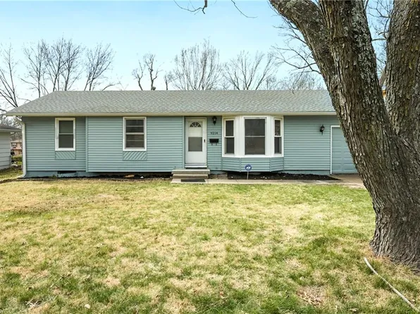 9214 Manchester Ave, Kansas City, MO 64138