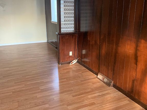 2nd image of 1070 E Lovejoy St #1