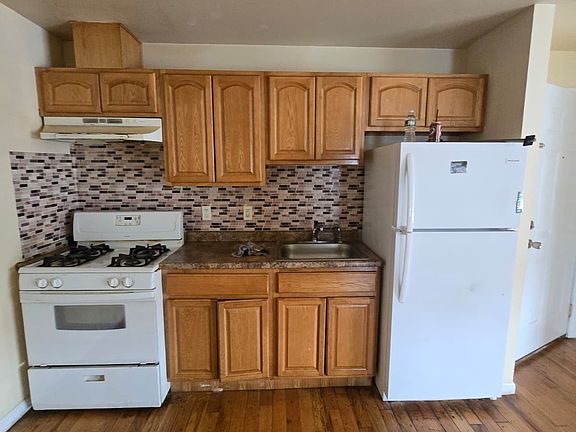 2nd image of 70 Livingston St APT 3D