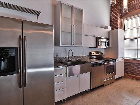 4th image of 1004 Spruce St APT 304