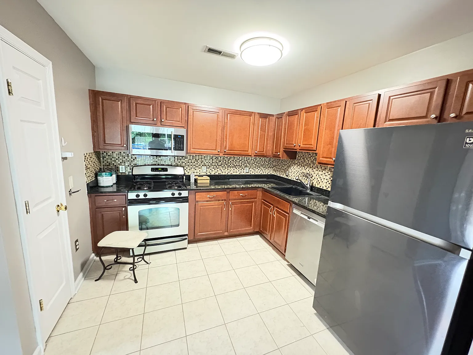 1 bed, 701 sqft, $1,900 — Photo 4