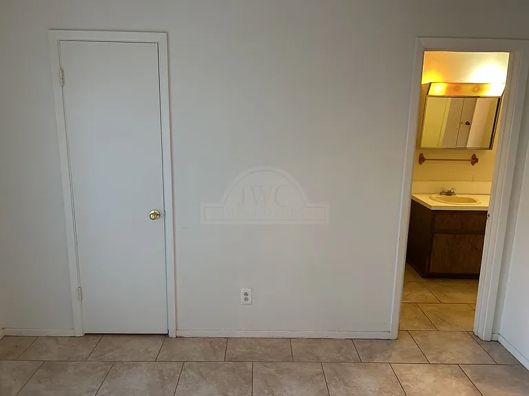 2210 Silverway Dr — Photo 8