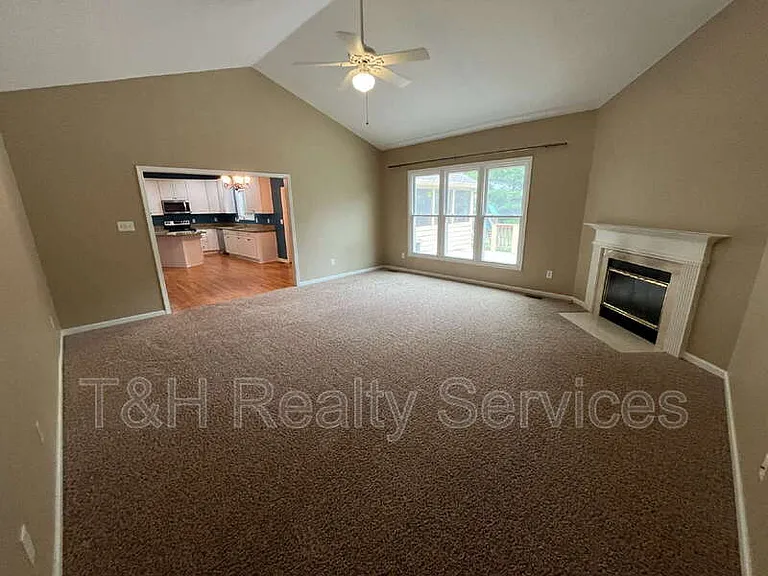 11451 Sutton Place Dr E — Photo 4