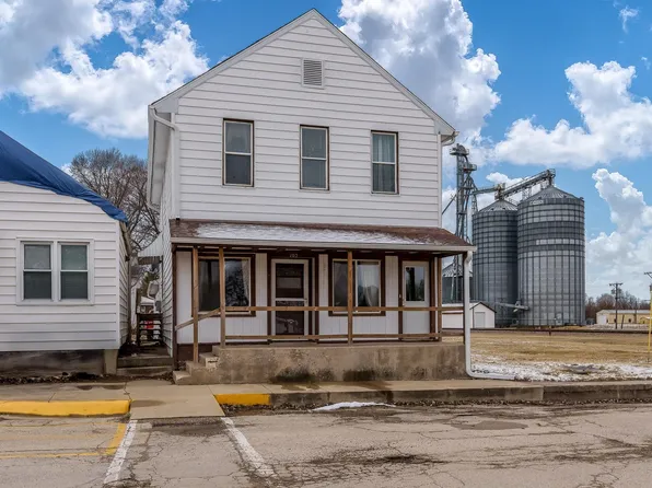 102 Main St, Leaf River, IL 61047