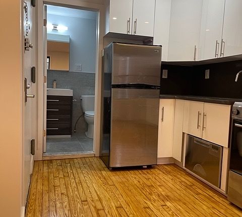 2nd image of 203 Chrystie St #4DM