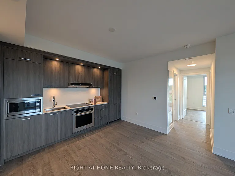 858 Dupont St #824 — Photo 2