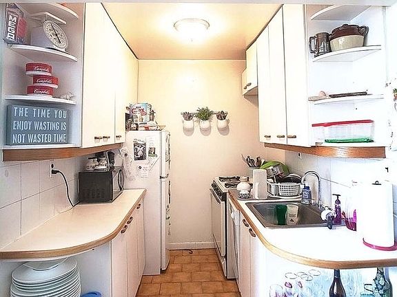 2nd image of 246 W 102nd St APT 4B