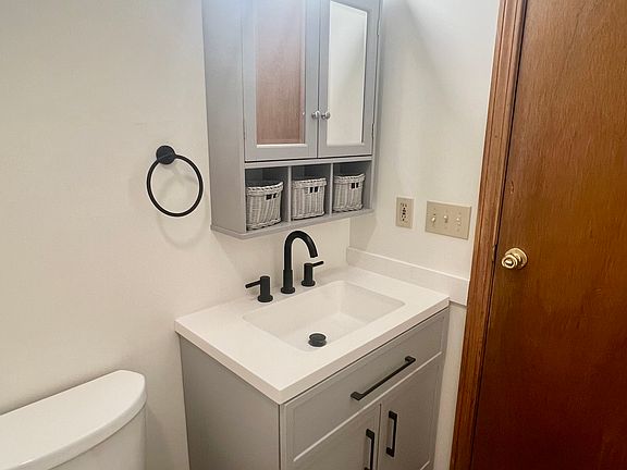 4th image of 19C Chestnut St APT 2