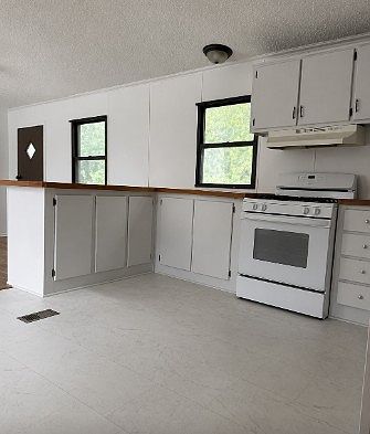 3rd image of 111 Saint Ellen Dr