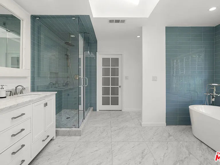 2761 Hutton Dr — Photo 17