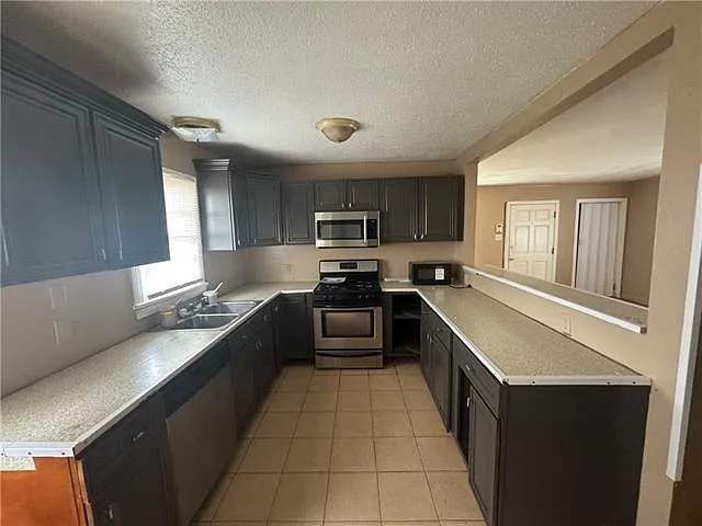4011 Clematis St — Photo 3