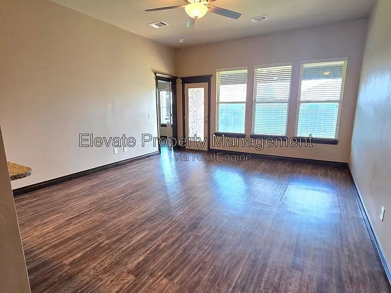 10802 NW 21st St — Photo 6