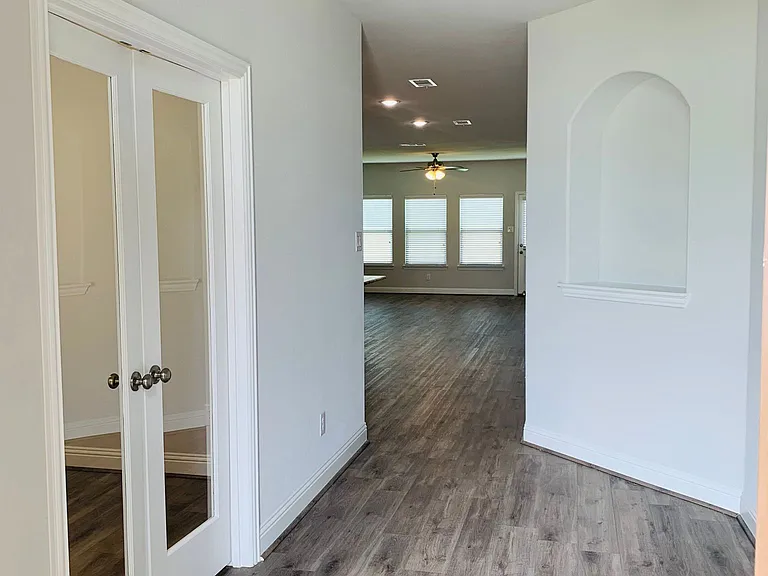 7804 Cottonwood Dr — Photo 2