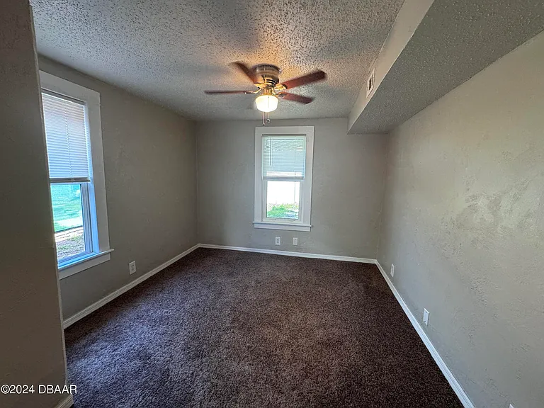 1304 Holly Ave — Photo 9