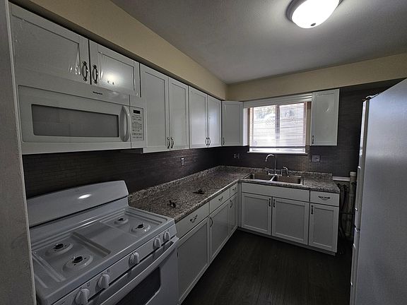 4th image of 3819 N Knoxville Ave #B