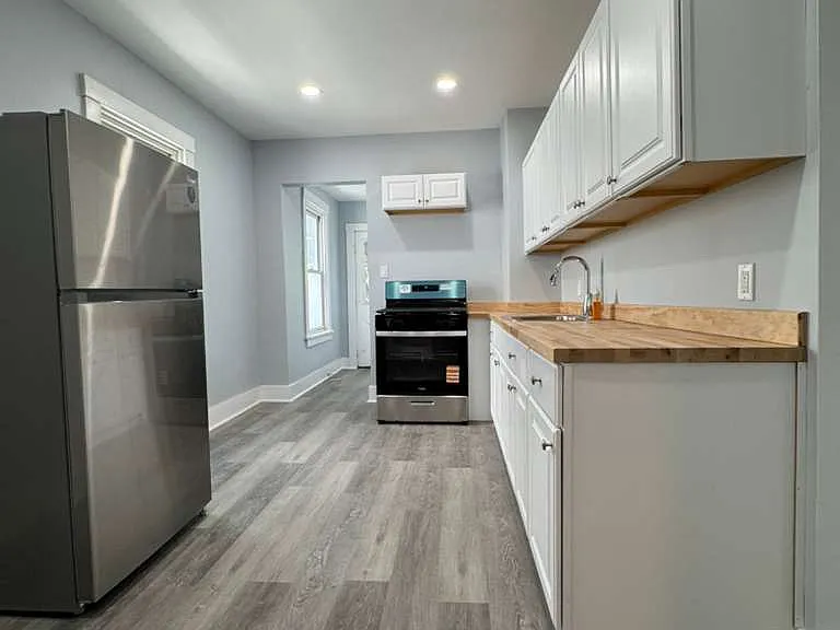 1520 Woodmont Ave — Photo 3