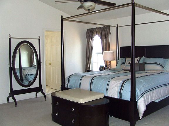 Master Bedroom w/ vaulted ceilings 