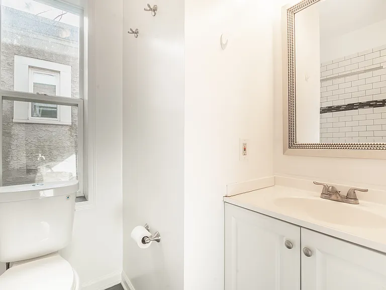 1316 N Hollywood St — Photo 12