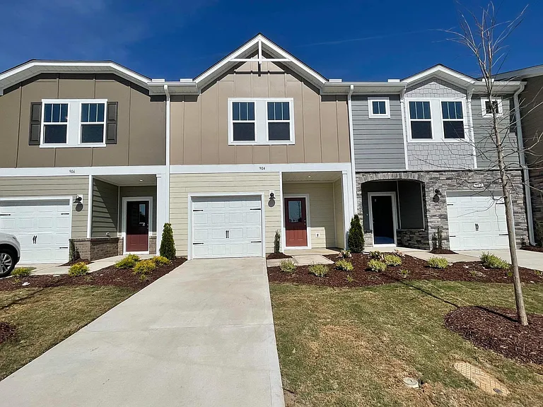 904 Clearhaven Ln — Photo 2