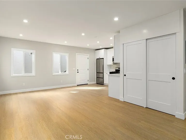 1827 E 4th St #18 — Photo 10