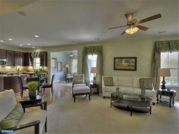 4th image of 1850 Tiger Lily Dr