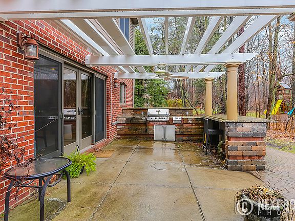 2nd image of 8195 Fawn Valley Dr