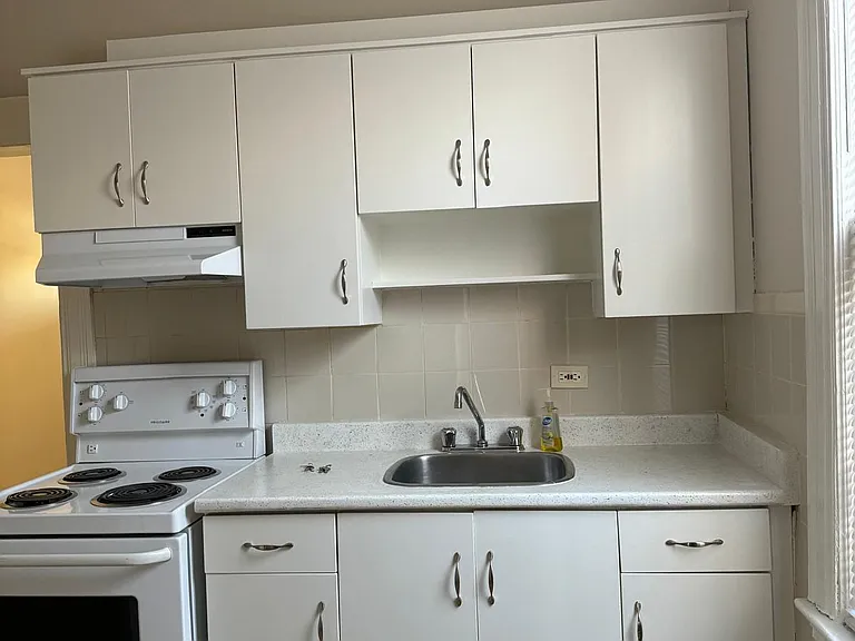 348 McKay Ave #1 — Photo 2