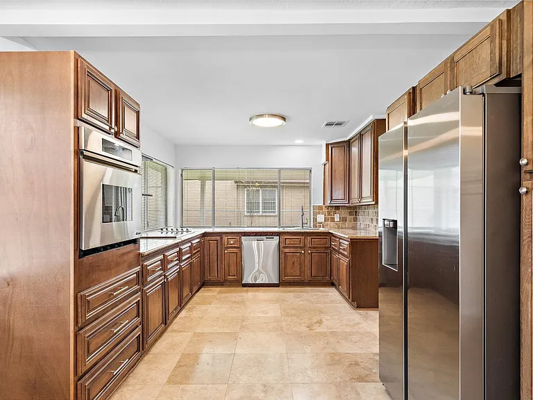 7810 Antoine Dr — Photo 4
