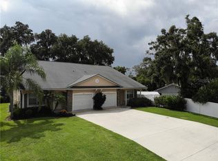1052 Towering Oaks Ct, Lakeland, FL 33813