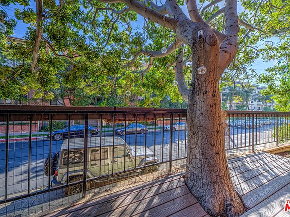 5th image of 980 Granville Ave #3