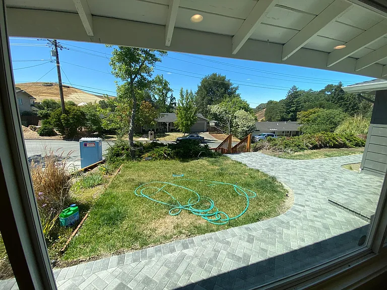 3156 Lucas Dr — Photo 6