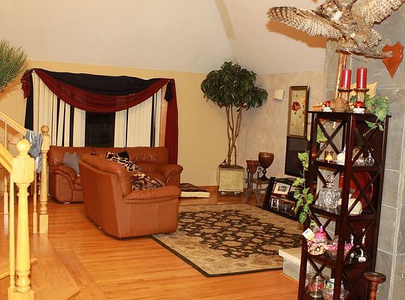 5th image of 10611 Green Valley Dr