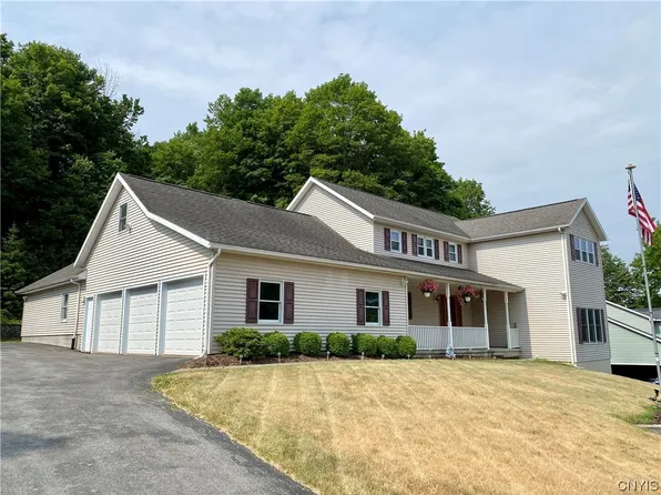 130 Peridot Dr, Syracuse, NY 13219