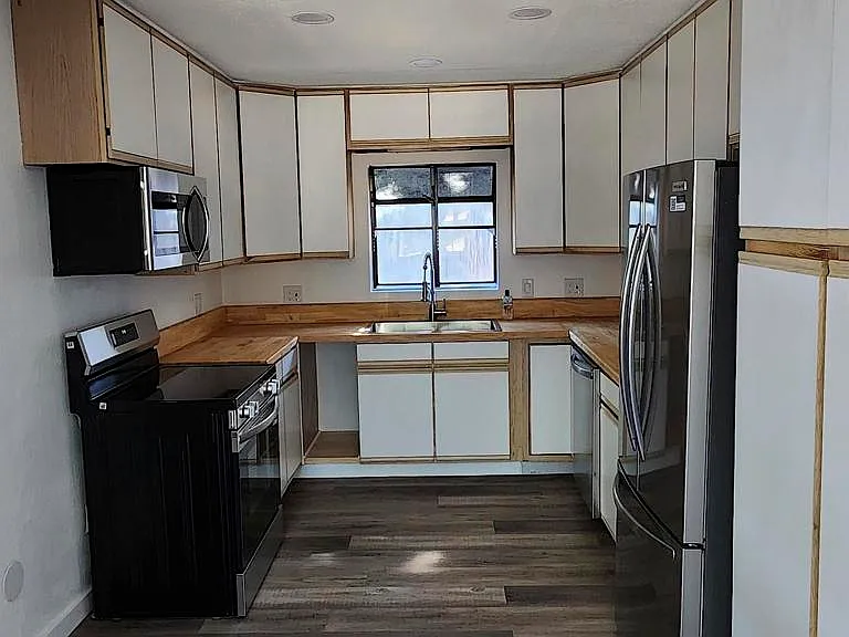 1008 Manzanita Dr — Photo 7