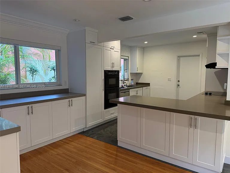 1428 Ortega Ave — Photo 5